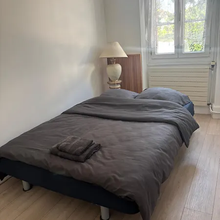 Maison Au Mesnil Amelot Hébergement de vacances *